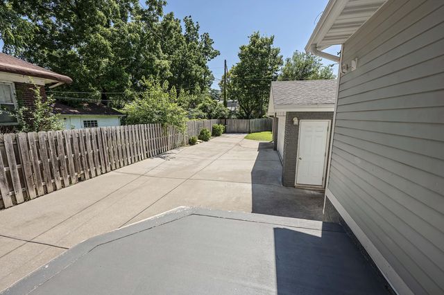 936 S Weller Avenue, Springfield, MO 65802