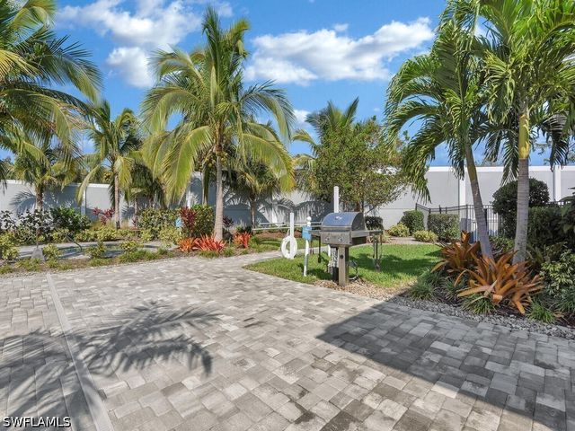 2561 Seychelles DR 308, Naples, FL 34112