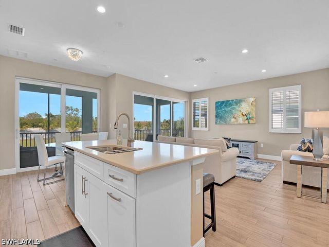 2561 Seychelles DR 308, Naples, FL 34112