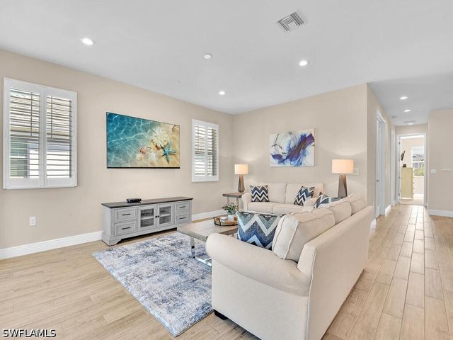 2561 Seychelles DR 308, Naples, FL 34112