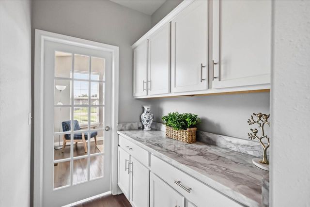 1815 E Lilac LANE, Oak Creek, WI 53154