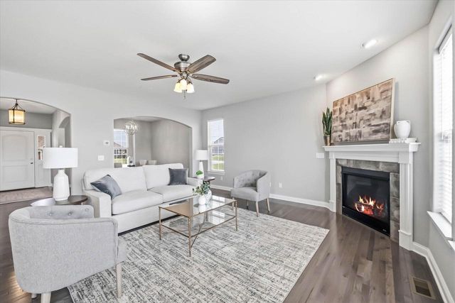 1815 E Lilac LANE, Oak Creek, WI 53154