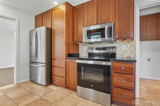 1553 Roamont Drive, Centerville, OH 45459