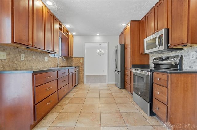 1553 Roamont Drive, Centerville, OH 45459