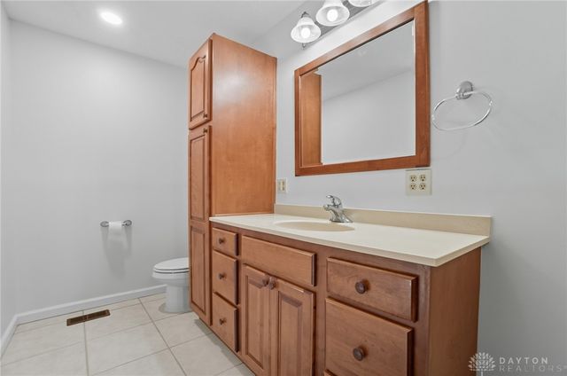 1553 Roamont Drive, Centerville, OH 45459