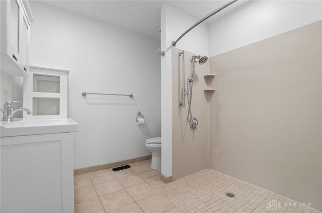 1553 Roamont Drive, Centerville, OH 45459