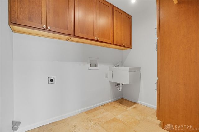 1553 Roamont Drive, Centerville, OH 45459