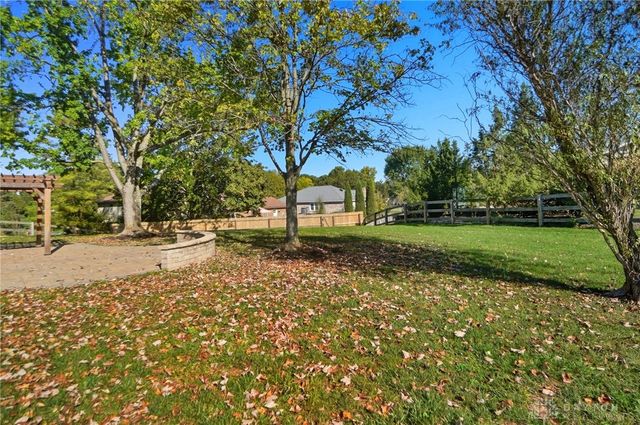 1553 Roamont Drive, Centerville, OH 45459