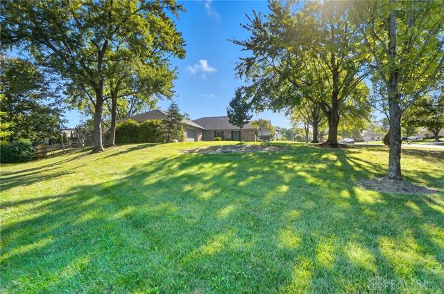 1553 Roamont Drive, Centerville, OH 45459