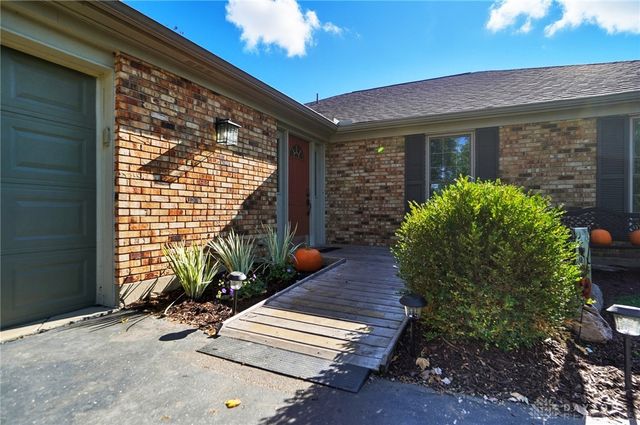 1553 Roamont Drive, Centerville, OH 45459