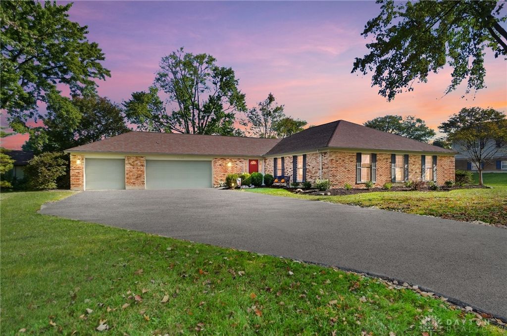 1553 Roamont Drive, Centerville, OH 45459