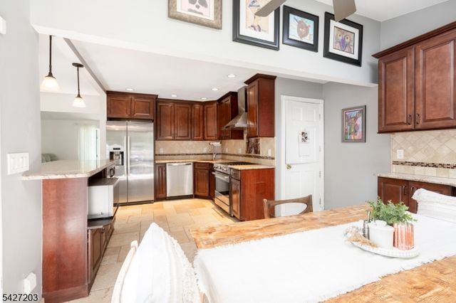 19 Highview Ter, Cedar Grove Twp., NJ 07009