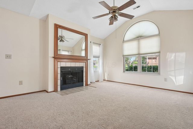 2395 Hooverside Lane, Grove City, OH 43123