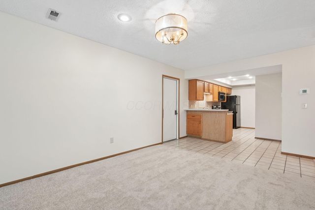 2395 Hooverside Lane, Grove City, OH 43123