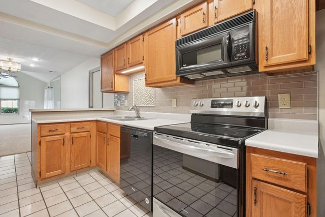 2395 Hooverside Lane, Grove City, OH 43123