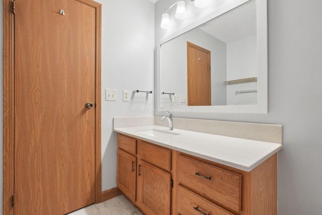 2395 Hooverside Lane, Grove City, OH 43123