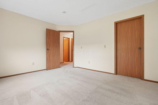 2395 Hooverside Lane, Grove City, OH 43123