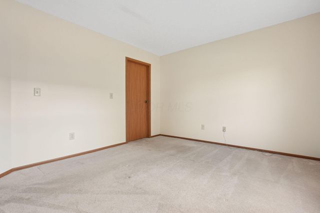 2395 Hooverside Lane, Grove City, OH 43123