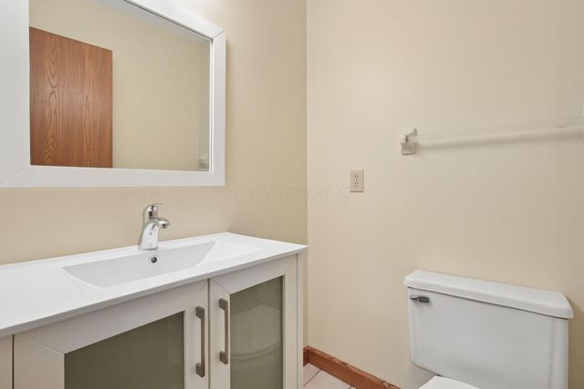 2395 Hooverside Lane, Grove City, OH 43123