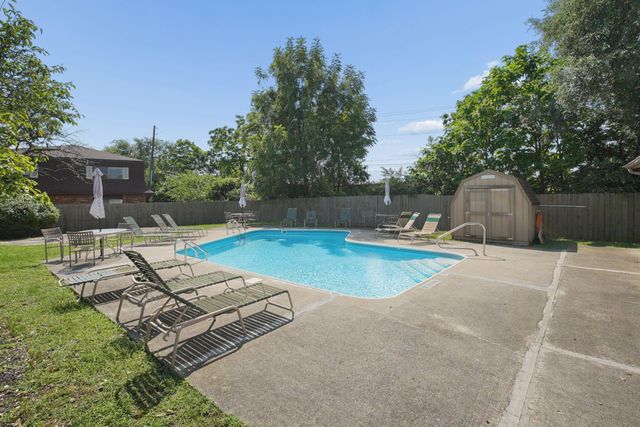 2395 Hooverside Lane, Grove City, OH 43123