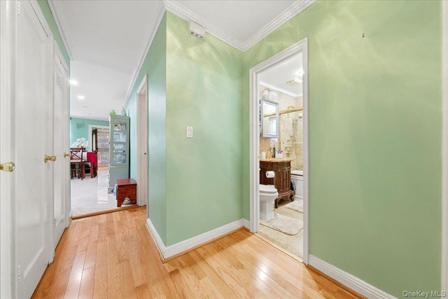 2752 Fish Avenue, Bronx, NY 10469