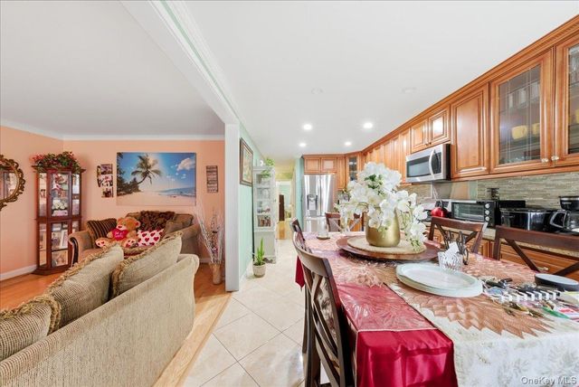 2752 Fish Avenue, Bronx, NY 10469