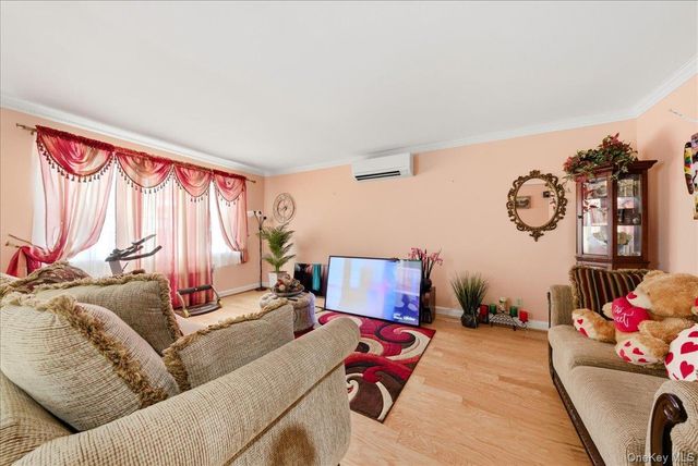 2752 Fish Avenue, Bronx, NY 10469