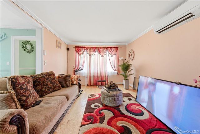2752 Fish Avenue, Bronx, NY 10469