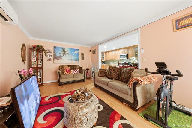 2752 Fish Avenue, Bronx, NY 10469