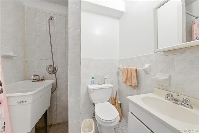 2752 Fish Avenue, Bronx, NY 10469
