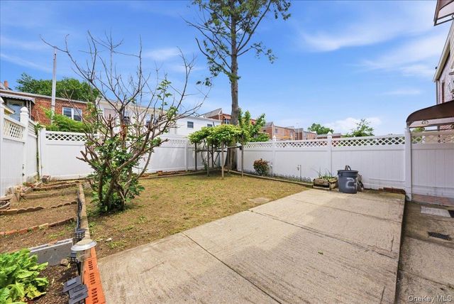 2752 Fish Avenue, Bronx, NY 10469