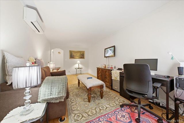 2752 Fish Avenue, Bronx, NY 10469