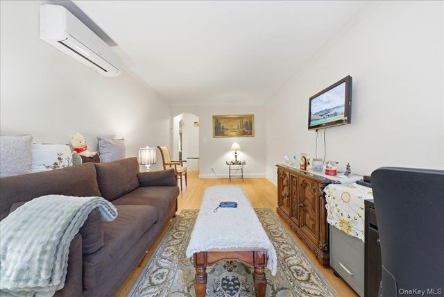 2752 Fish Avenue, Bronx, NY 10469