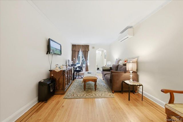 2752 Fish Avenue, Bronx, NY 10469