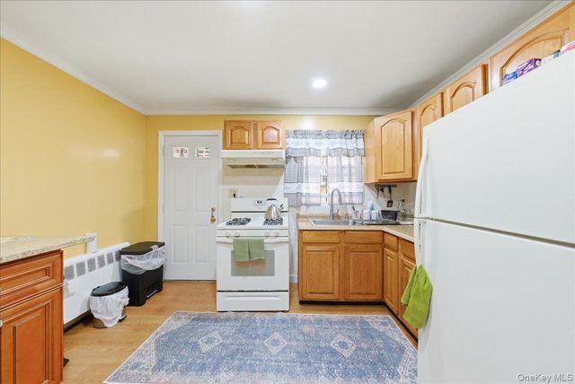 2752 Fish Avenue, Bronx, NY 10469