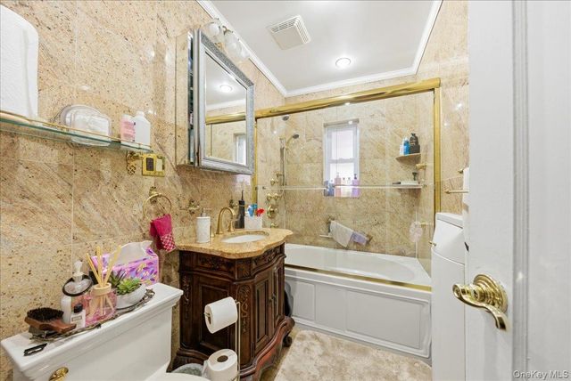 2752 Fish Avenue, Bronx, NY 10469