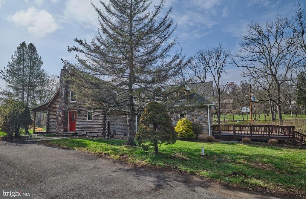 4325 LEHNENBERG RD, Riegelsville, PA 18077