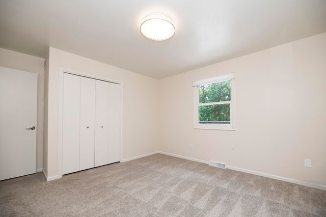 6303 S OLD VILLAGE RD, Columbia, MO 65203