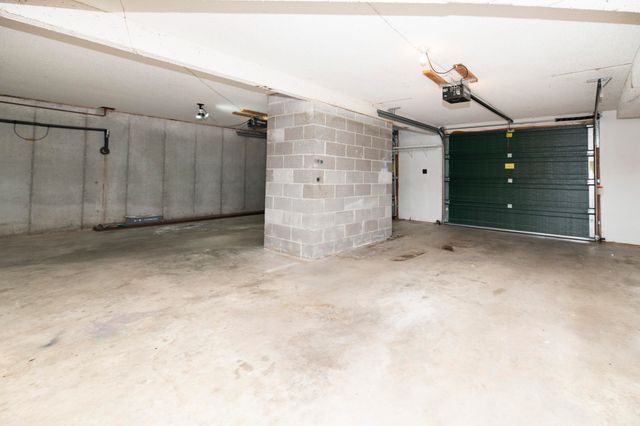 6303 S OLD VILLAGE RD, Columbia, MO 65203