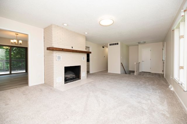 6303 S OLD VILLAGE RD, Columbia, MO 65203
