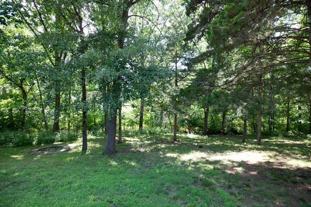 6303 S OLD VILLAGE RD, Columbia, MO 65203