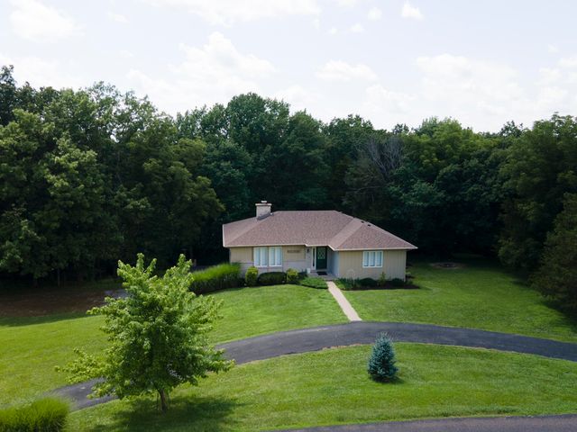 6303 S OLD VILLAGE RD, Columbia, MO 65203