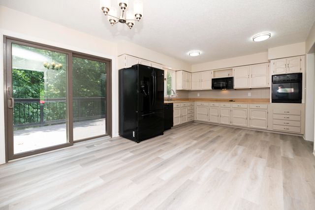 6303 S OLD VILLAGE RD, Columbia, MO 65203
