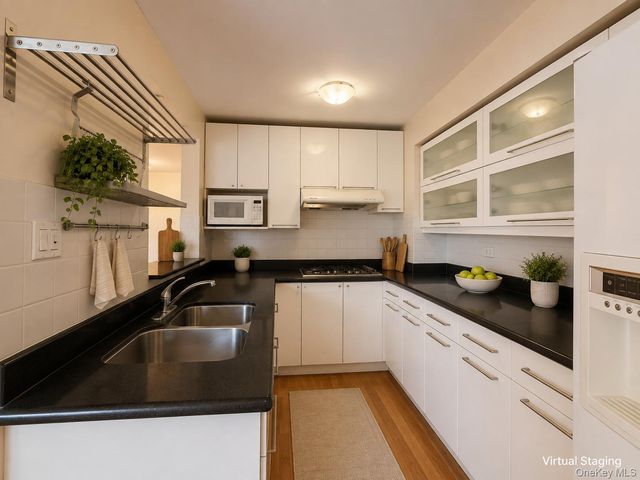 3425 150th Pl 1E, Flushing, NY 11354