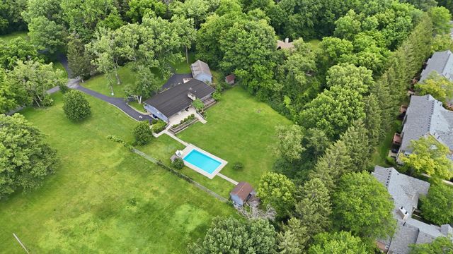 15287 W Apple Orchard Lane, Lincolnshire, IL 60069