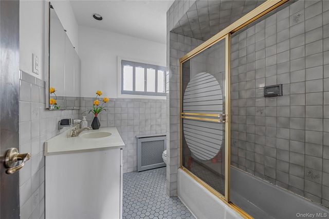 48 Lawrence Street, New Hyde Park, NY 11040