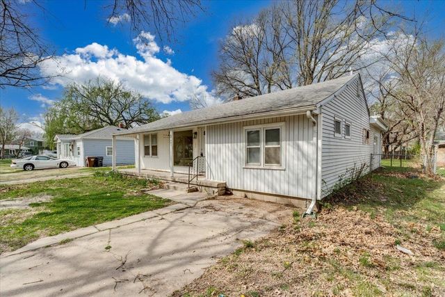 845 S Dellrose Ave, Wichita, KS 67218