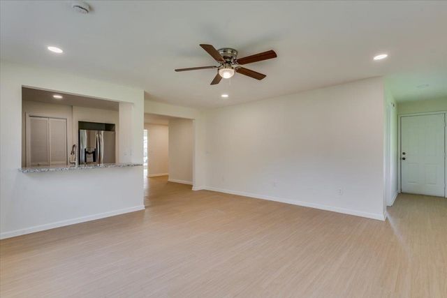 845 S Dellrose Ave, Wichita, KS 67218