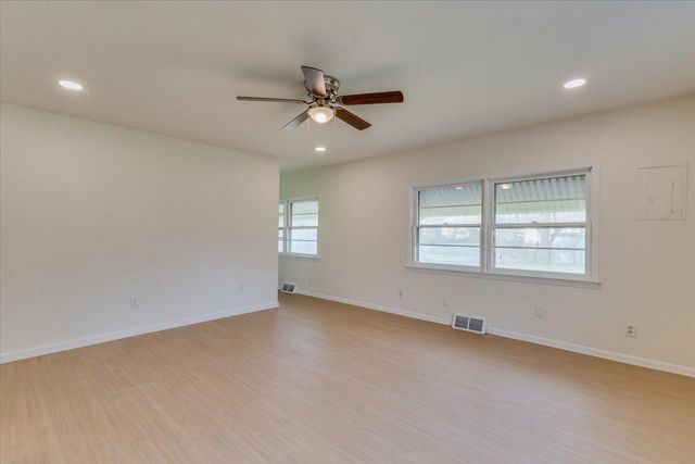 845 S Dellrose Ave, Wichita, KS 67218