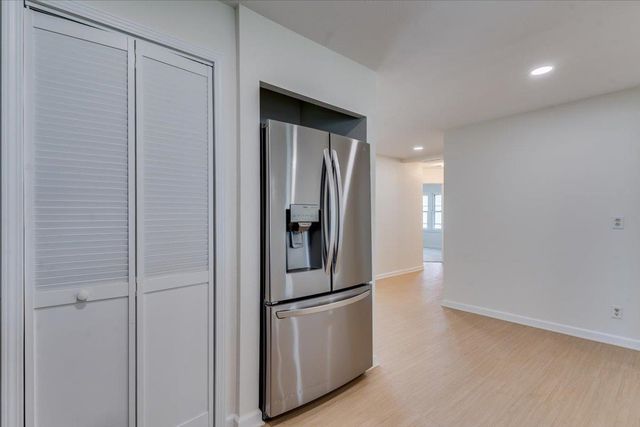 845 S Dellrose Ave, Wichita, KS 67218